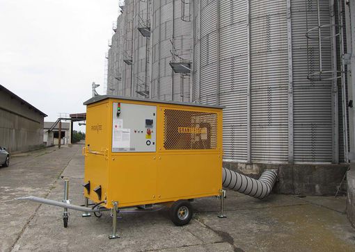 Grain chilling unit for protecting grain against fungus infestation