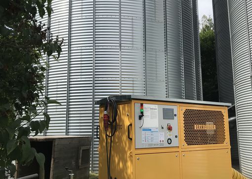 Grain chilling unit in front of a storage silo. Effective protection against mycotoxins.