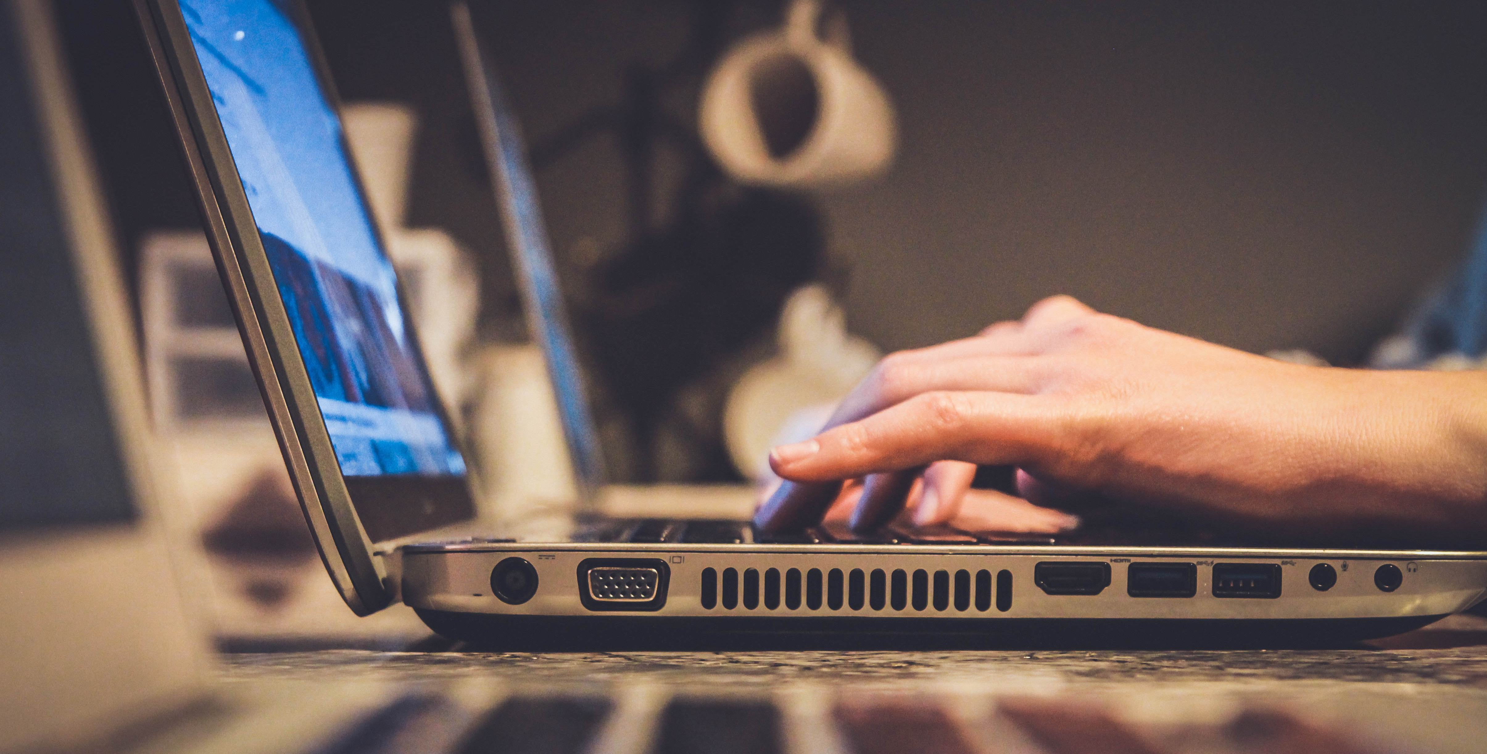 john-schnobrich-yFbyvpEGHFQ-unsplash MAKE MONEY ONLINE 2.jpg