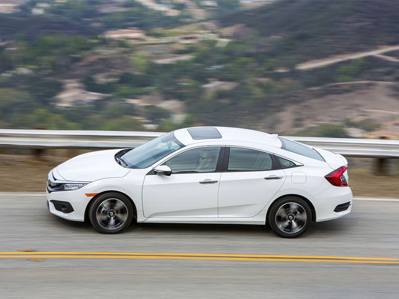 2017 Honda Civic Sedan profile ・  Photo by Honda 