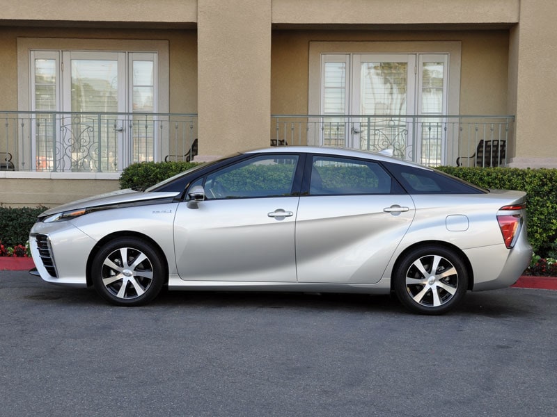 2016 Toyota Mirai Silver Paint Profile ・  Photo by Christian Wardlaw