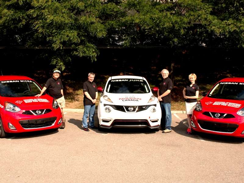 2015 nissan juke, 2 reds and 1 white 