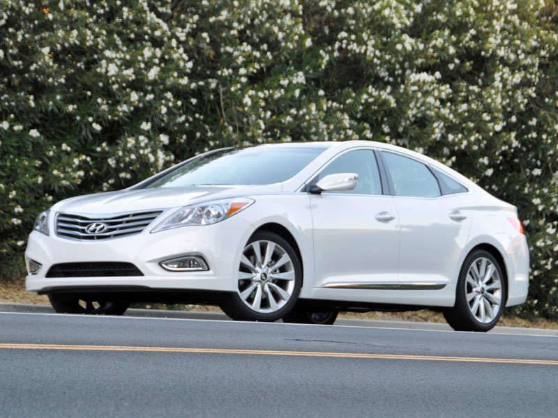 2014 Hyundai Azera Limited Premium Package Diamond White Pearl Front Quarter Left ・  Photo by Christian Wardlaw