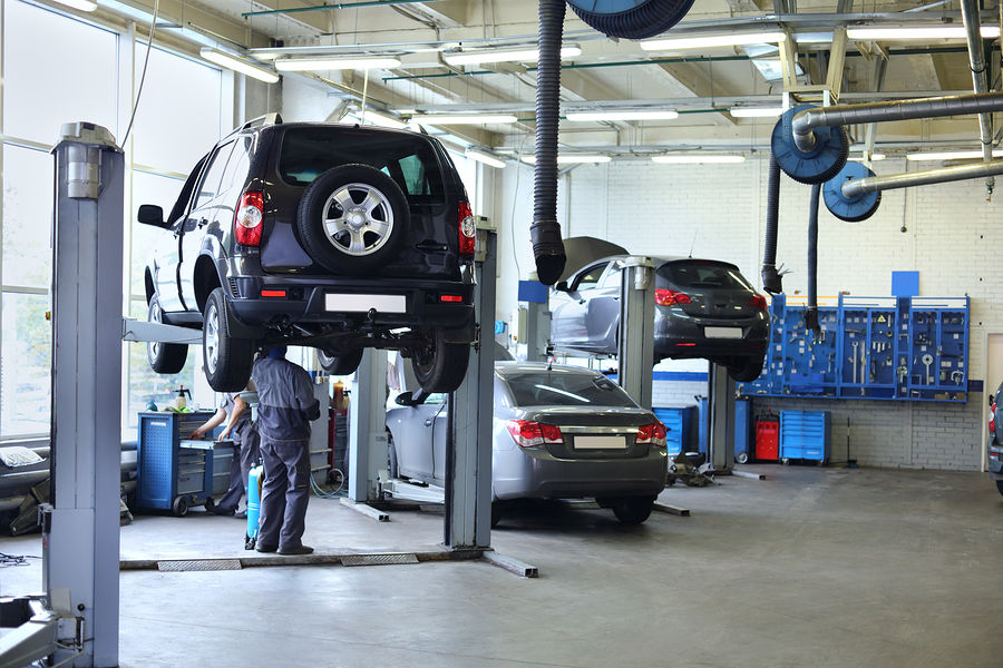 cars repair in autoshop 