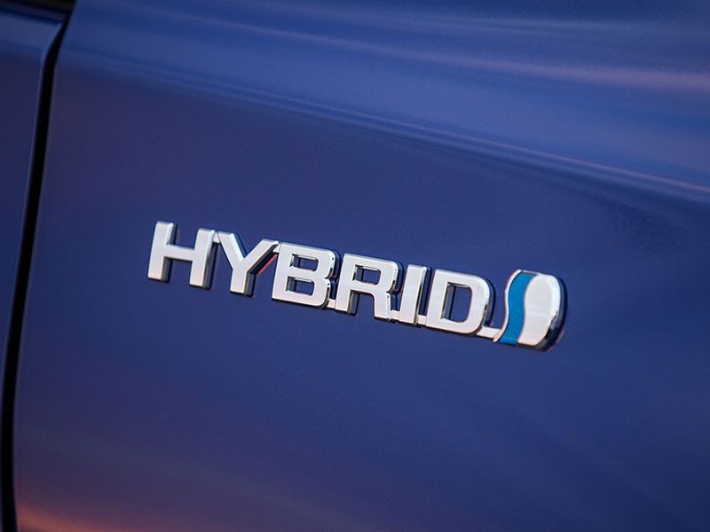 2016 Toyota Camry hybrid badging ・  Photo by Toyota 