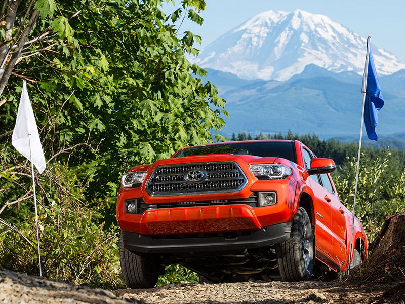 2016 Toyota Tacoma TRD offroad 4x4 hillclimb ・  Photo by Toyota 