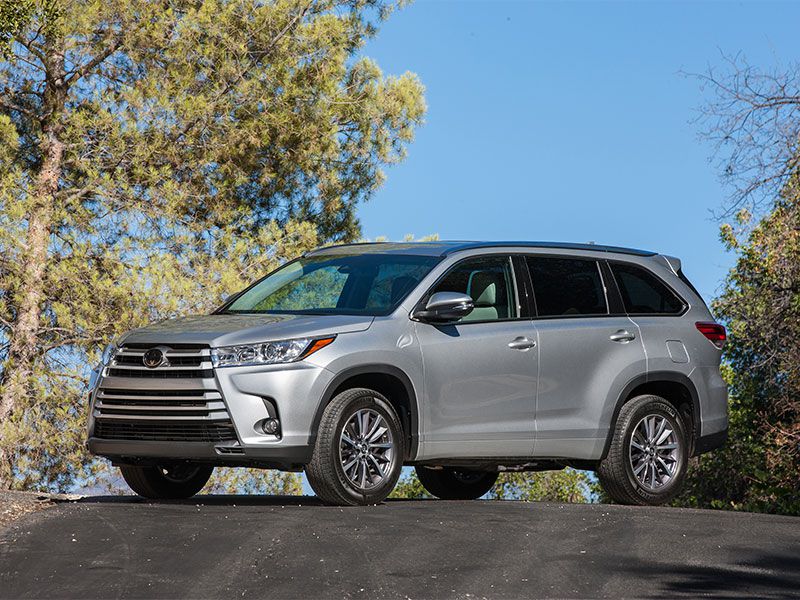 2017 Toyota Highlander XLE exterior front angle ・  Photo by Toyota 
