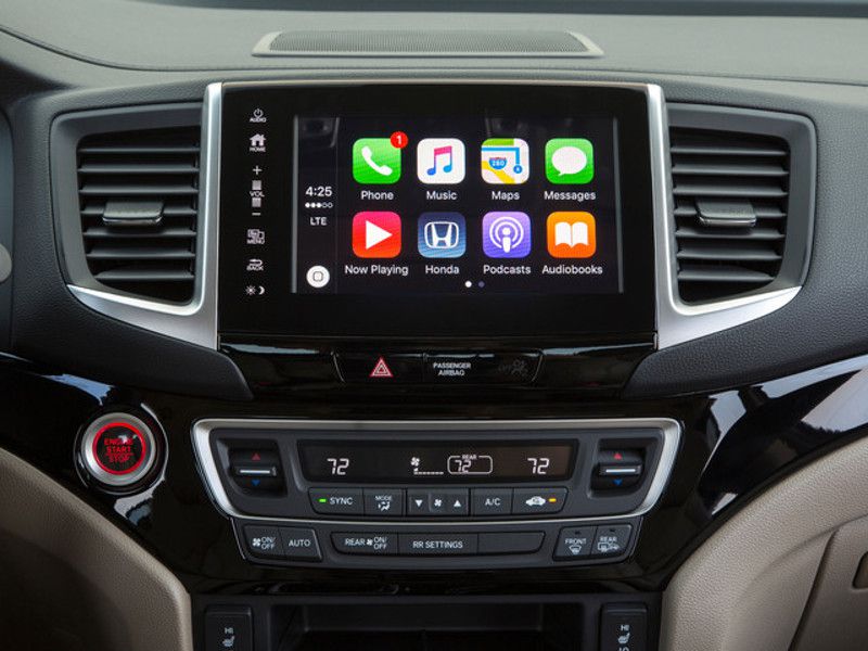 2019 Honda Ridgeline Apple CarPlay ・  Photo by Honda 