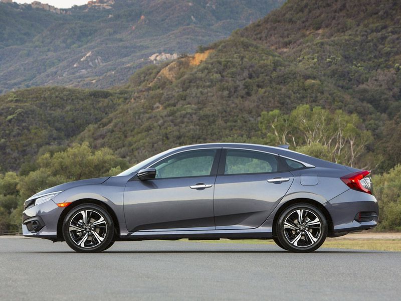 2017 Honda Civic Sedan profile ・  Photo by Honda 