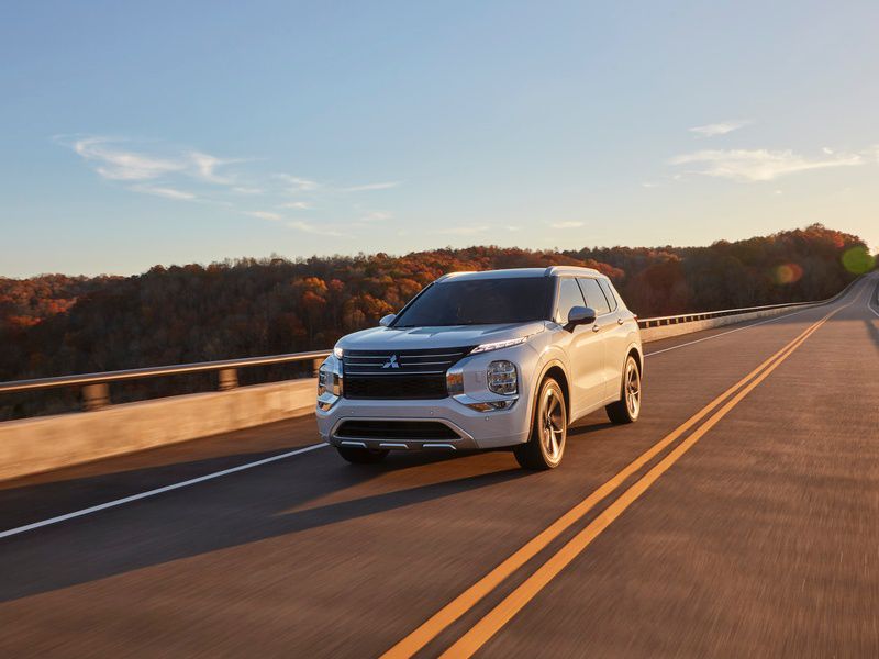 2022 Mitsubishi Outlander ・  Photo by Mitsubishi 