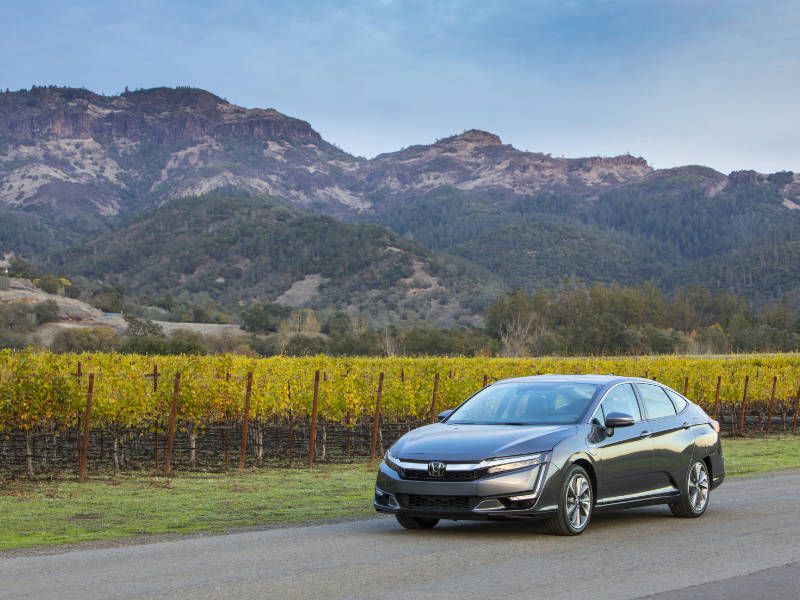 2018 Honda Clarity Plug In Hybrid hero ・  Photo by Honda 