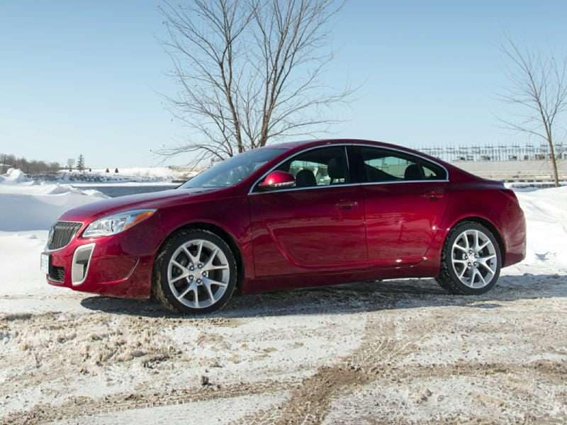 2016 Buick Regal side view ・  Photo by Buick 
