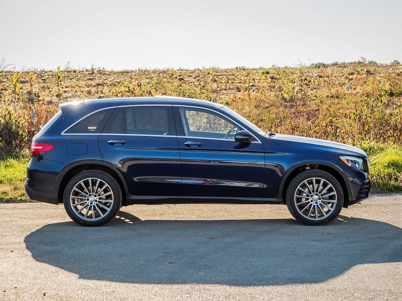 2018 Mercedes Benz GLC300 Black Profile ・  Photo by Mercedes-Benz 