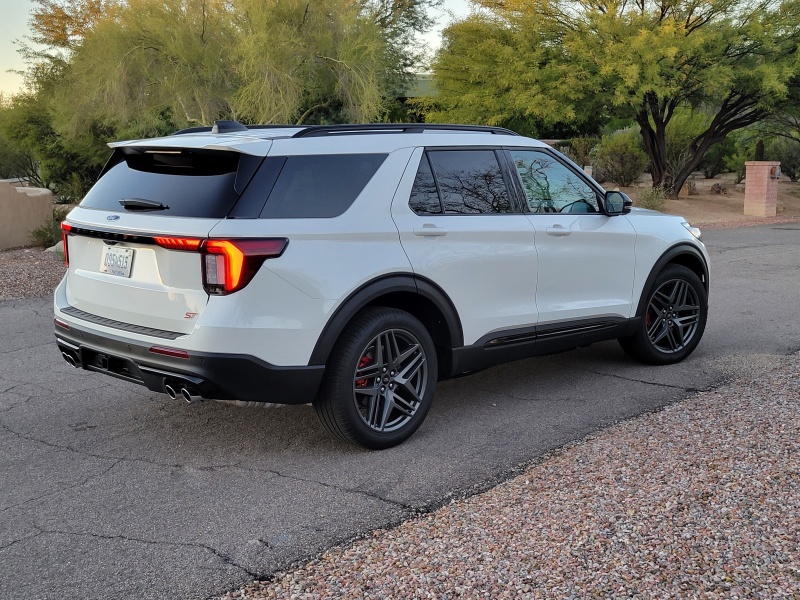 2025 Ford Explorer ST ・  Photo by Ron Sessions