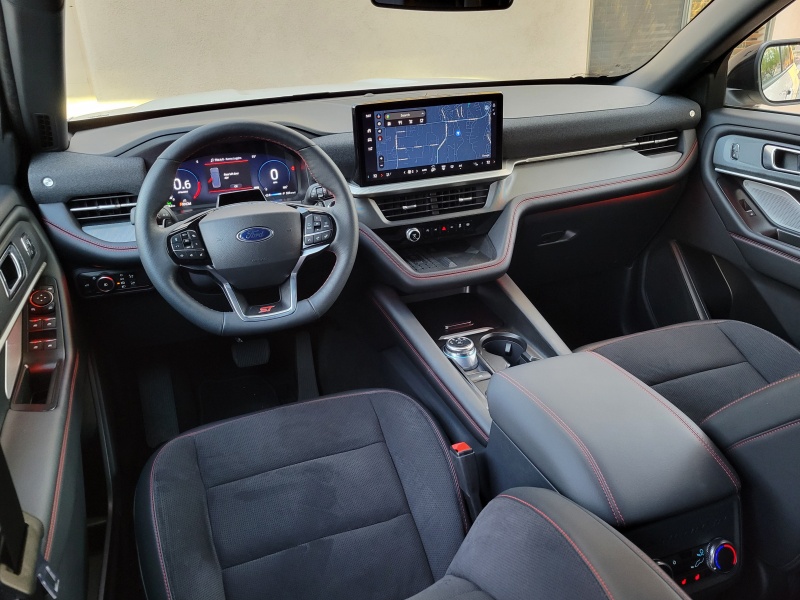 2025 Ford Explorer ST ・  Photo by Ron Sessions