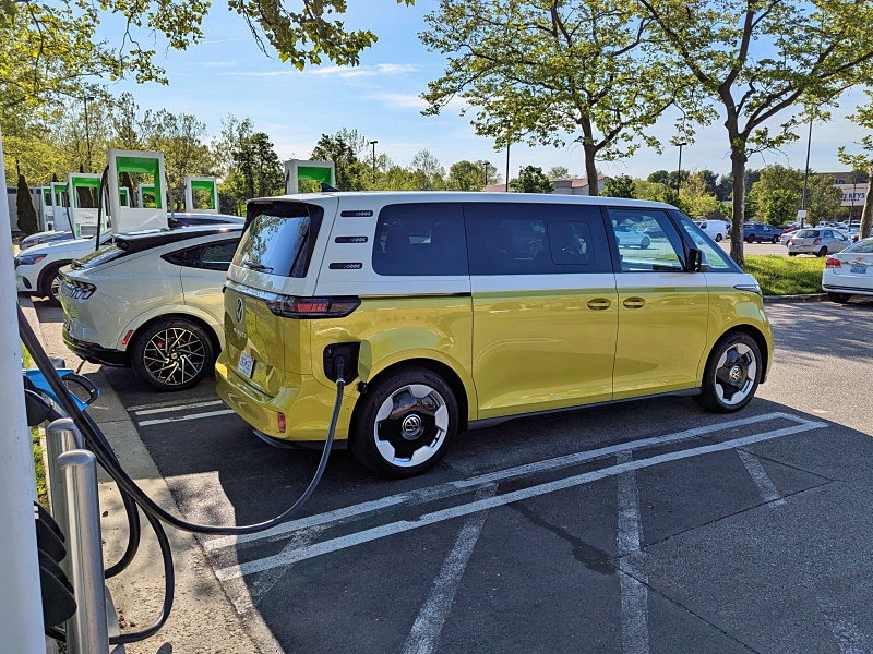 2025 Volkswagen ID.Buzz Pro S Plus ・  Photo by Brady Holt