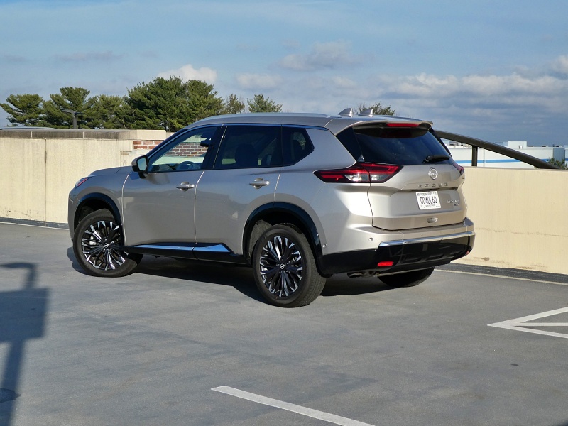 2025 Nissan Rogue Platinum ・  Photo by Brady Holt