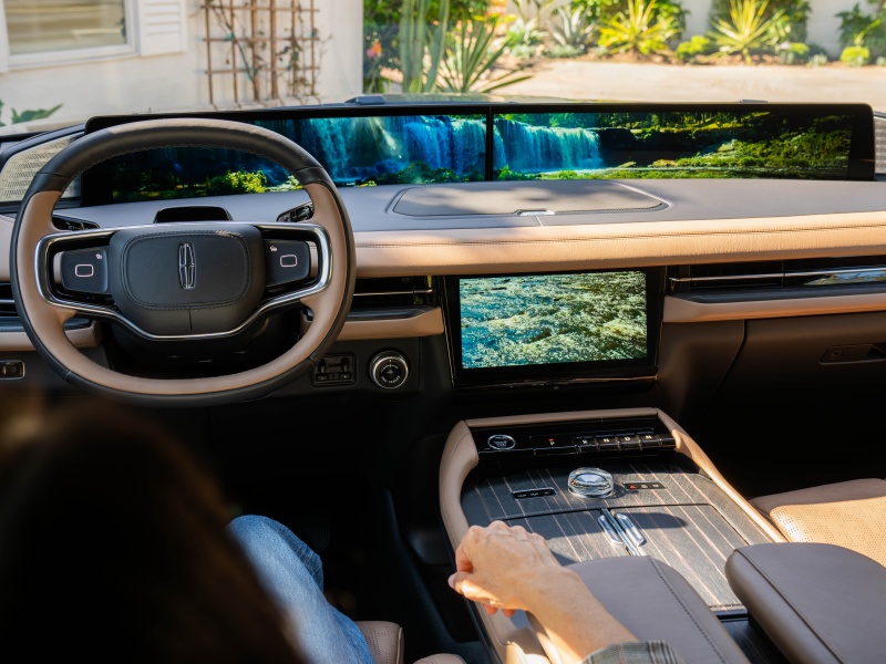 2025 Lincoln Navigator  ・  Photo by Lincoln