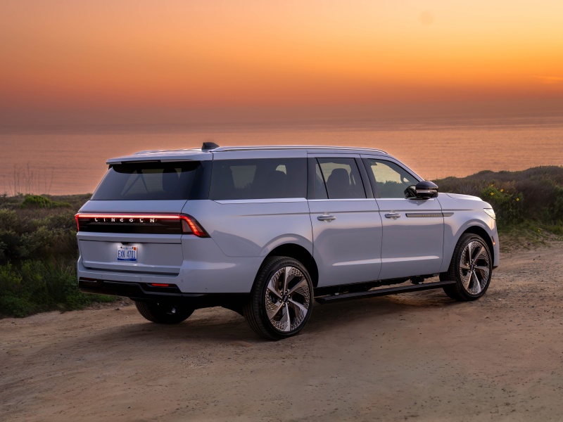 2025 Lincoln Navigator Black Label ・  Photo by Lincoln