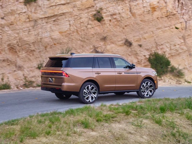 2025 Lincoln Navigator Black Label ・  Photo by Lincoln