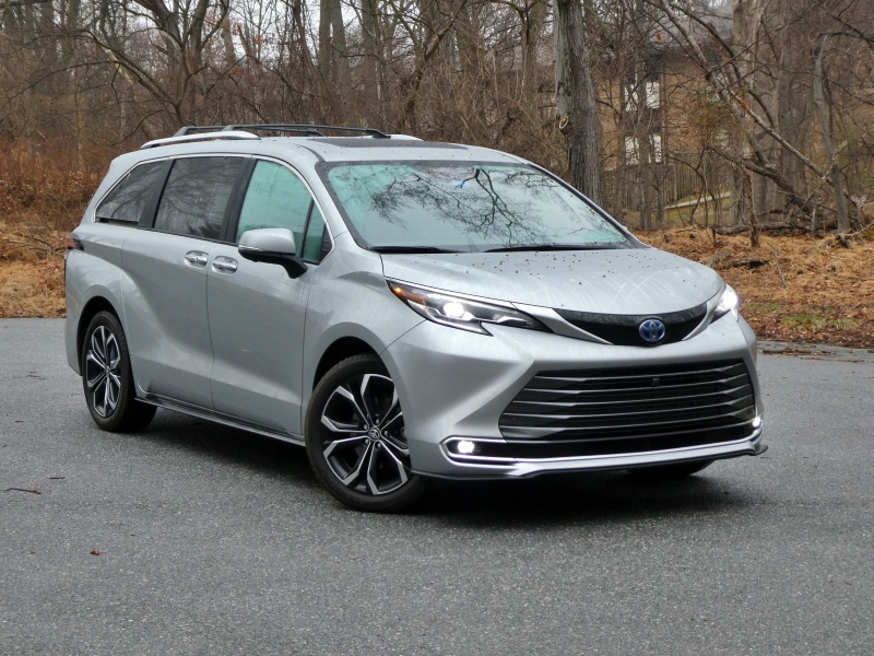 2025 Toyota Sienna Platinum ・  Photo by Brady Holt