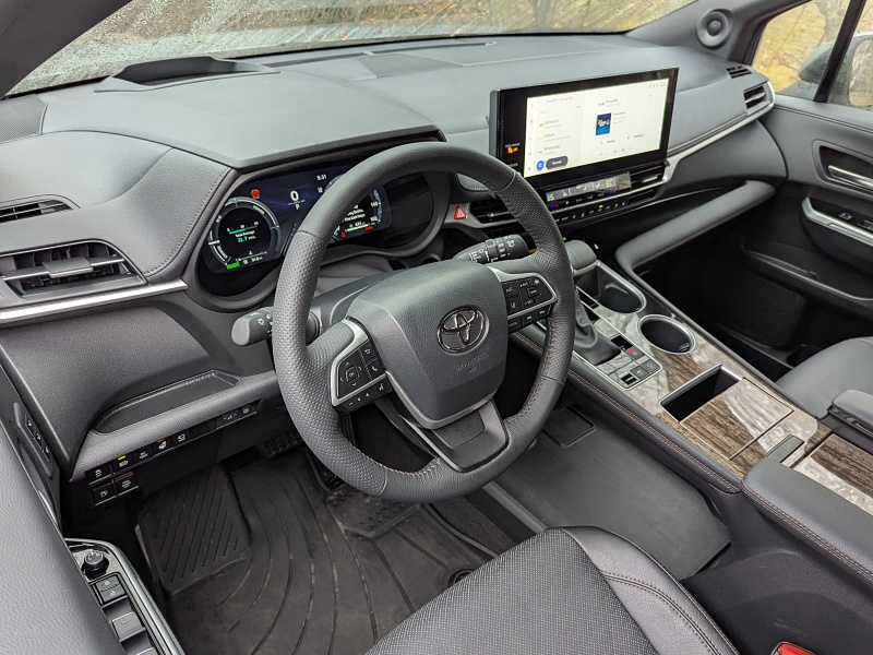 2025 Toyota Sienna Platinum ・  Photo by Brady Holt