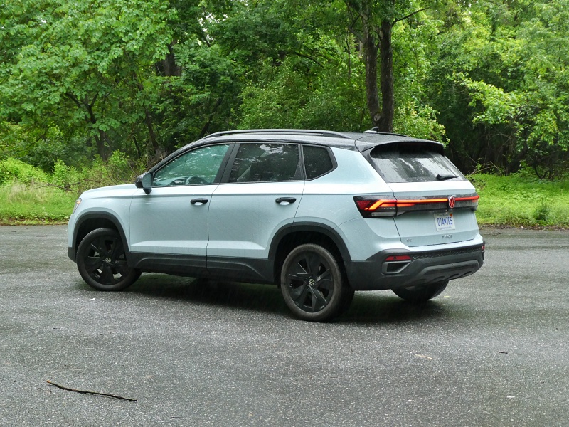 2025 Volkswagen Taos SE ・  Photo by Brady Holt