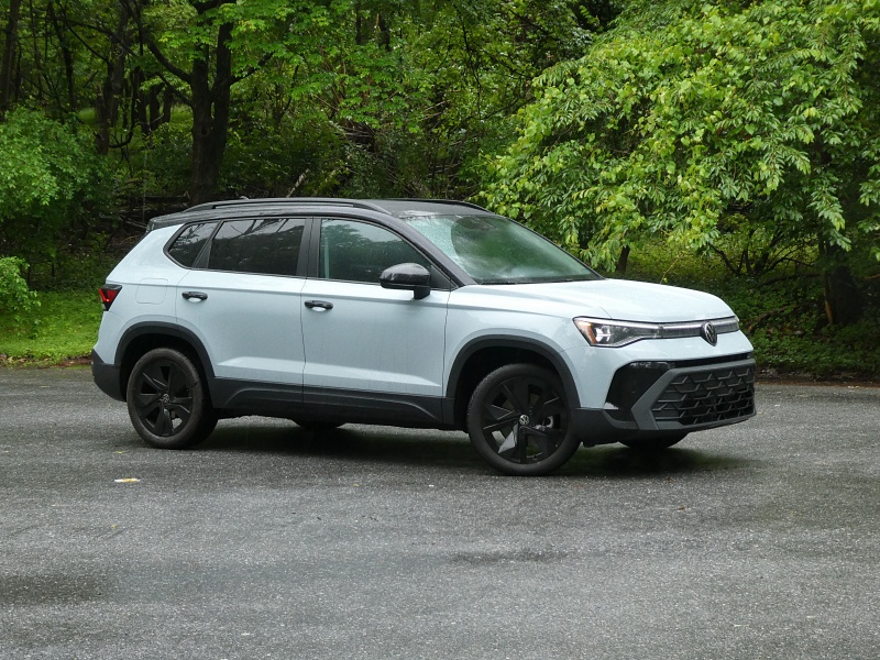 2025 Volkswagen Taos SE ・  Photo by Brady Holt