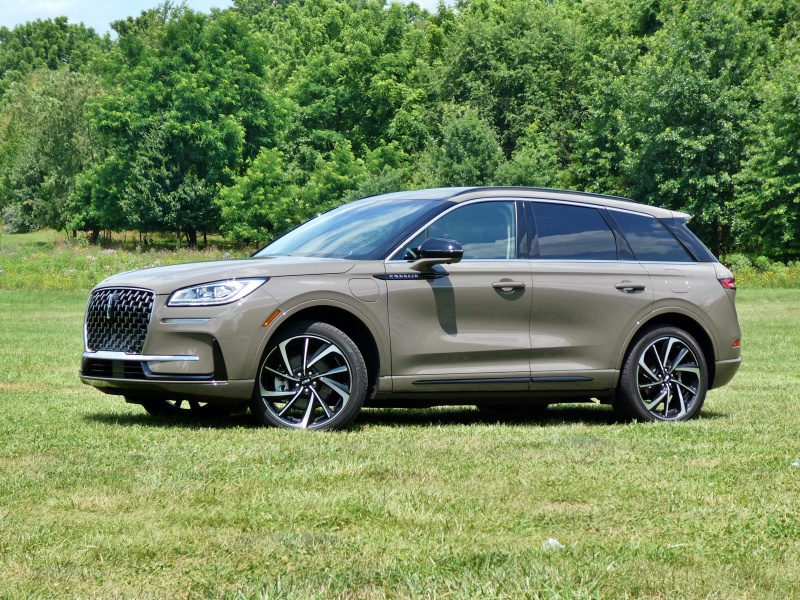2025 Lincoln Corsair Grand Touring Hybrid ・  Photo by Brady Holt
