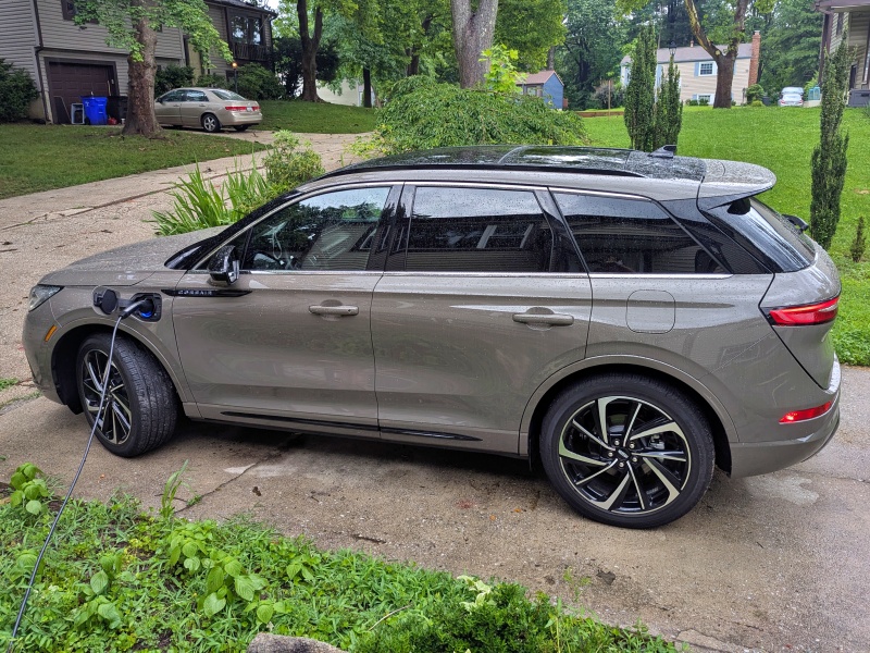 2025 Lincoln Corsair Grand Touring Hybrid ・  Photo by Brady Holt