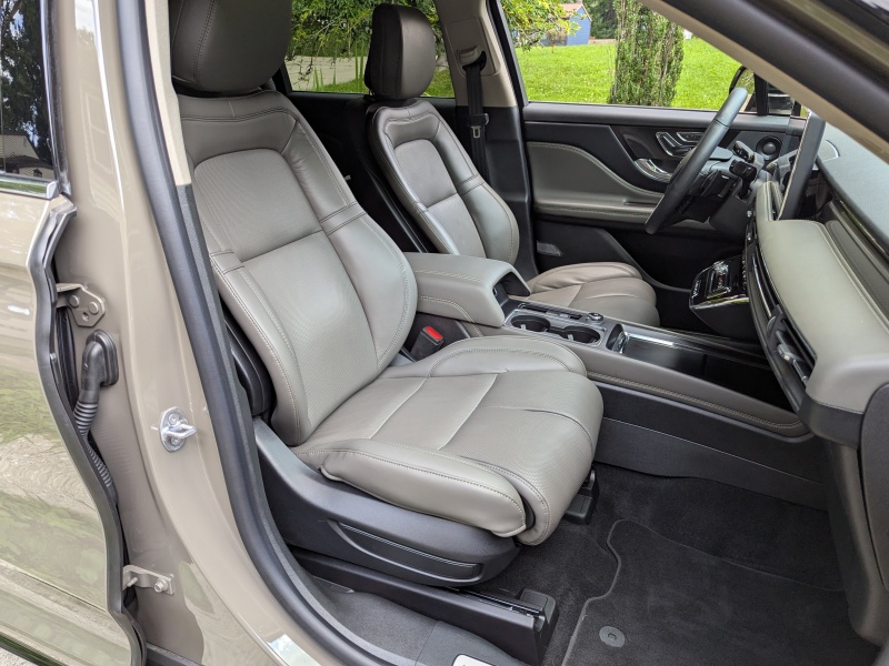 2025 Lincoln Corsair Grand Touring Hybrid ・  Photo by Brady Holt