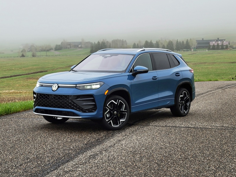 2025 Volkswagen Tiguan Road Test and Review