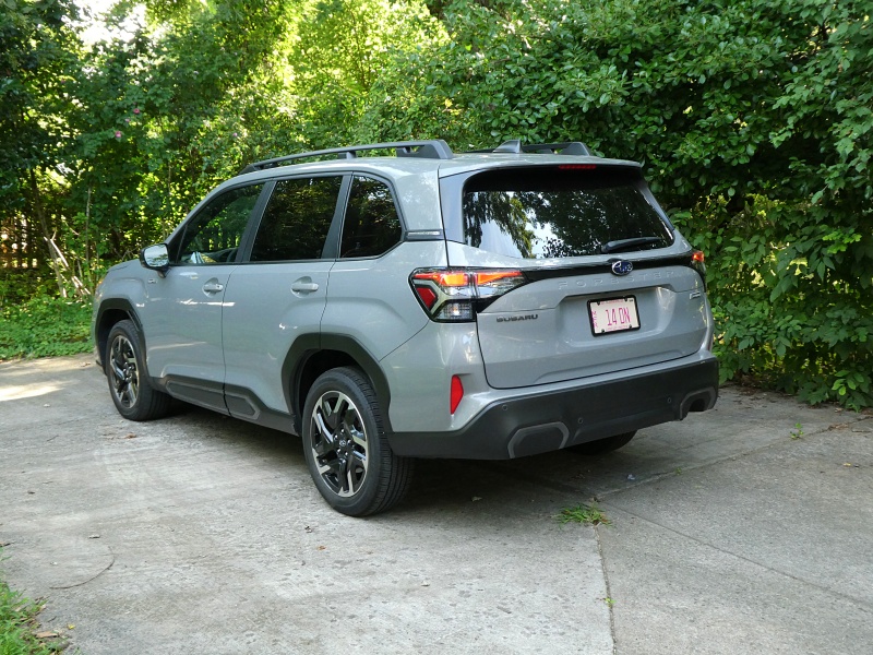 2025 Subaru Forester Hybrid Limited ・  Photo by Brady Holt