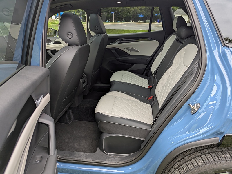 2025 Volkswagen Tiguan SEL R-Line ・  Photo by Brady Holt