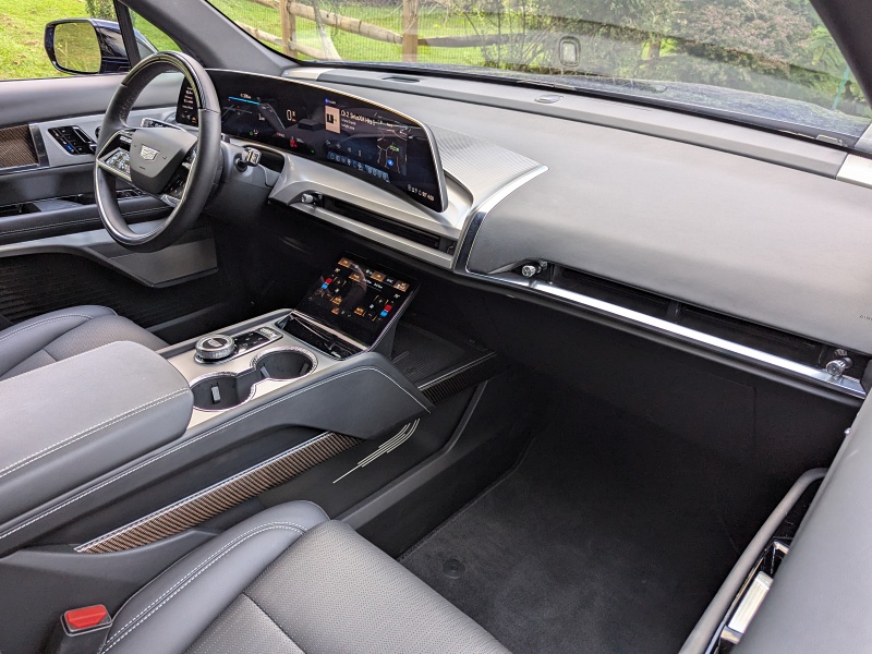 2026 Cadillac Vistiq Sport ・  Photo by Brady Holt