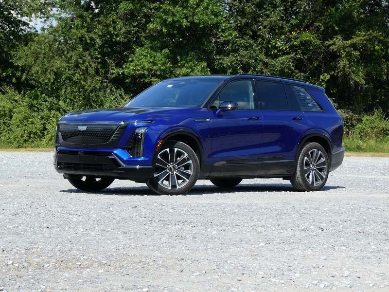2026 Cadillac Vistiq Sport ・  Photo by Brady Holt