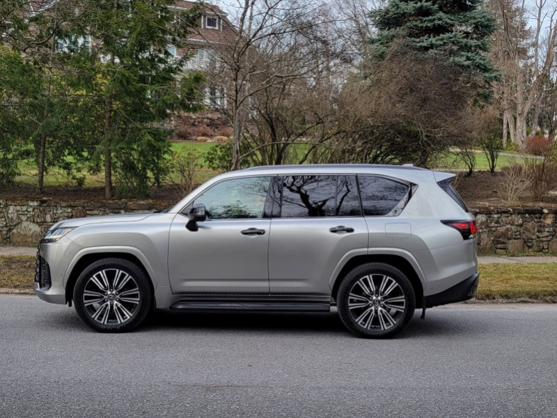 2025 Lexus LX700h ・  Photo by Ron Sessions