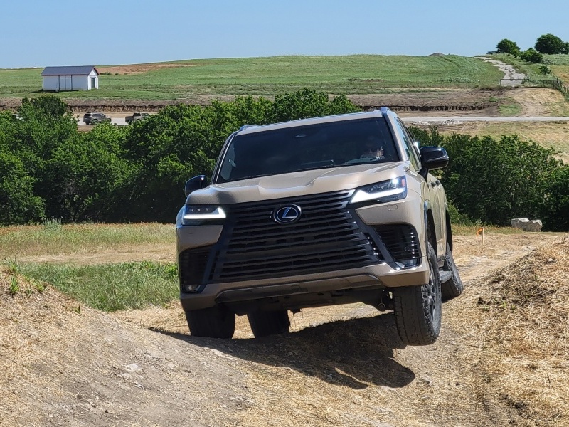 2025 Lexus LX700h ・  Photo by Ron Sessions