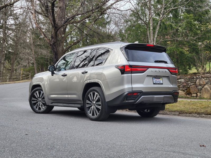2025 Lexus LX700h ・  Photo by Ron Sessions