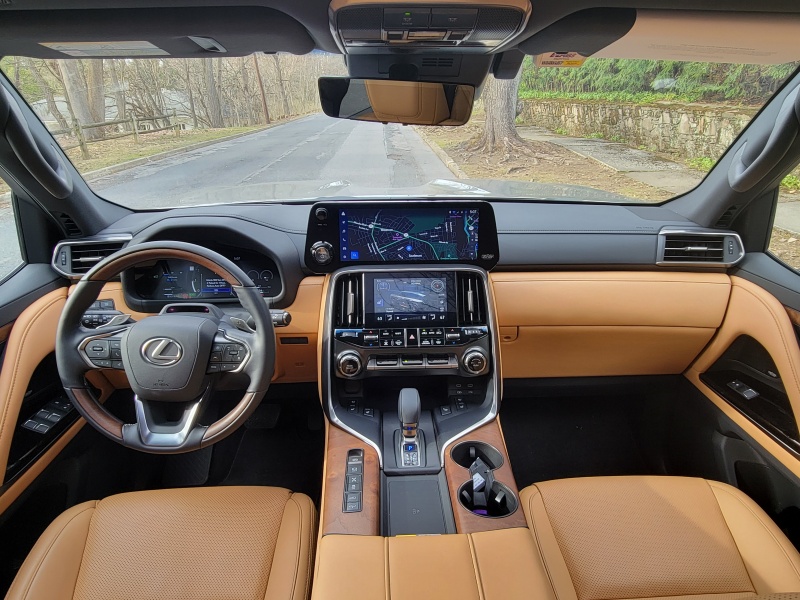 2025 Lexus LX700h ・  Photo by Ron Sessions