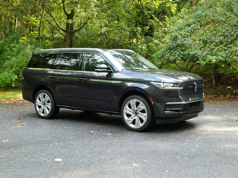 2025 Lincoln Navigator Reserve ・  Photo by Brady Holt