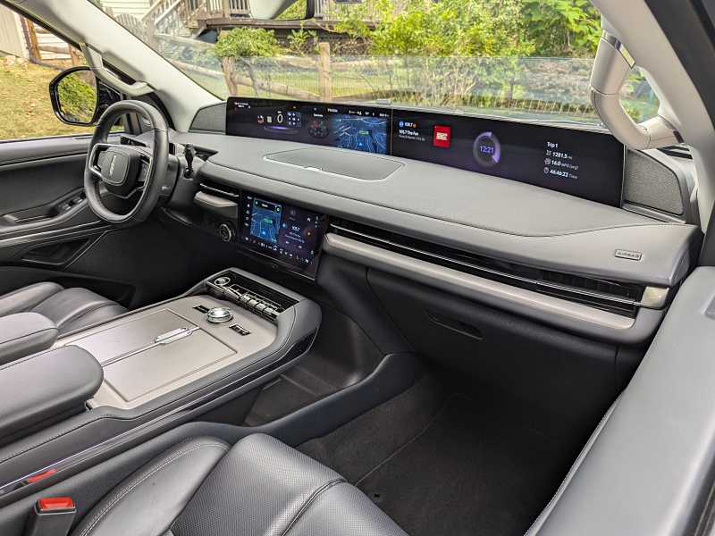 2025 Lincoln Navigator Reserve ・  Photo by Brady Holt