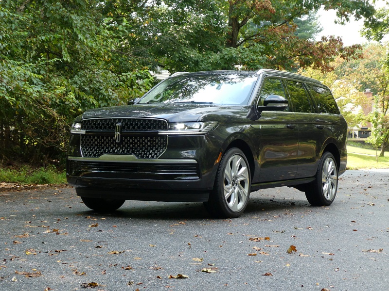 2025 Lincoln Navigator vs. 2025 Infiniti QX80 Review