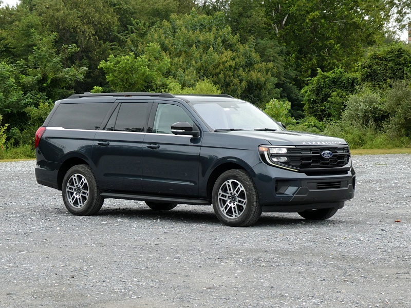 2025 Ford Expedition Max Active ・  Photo by Brady Holt