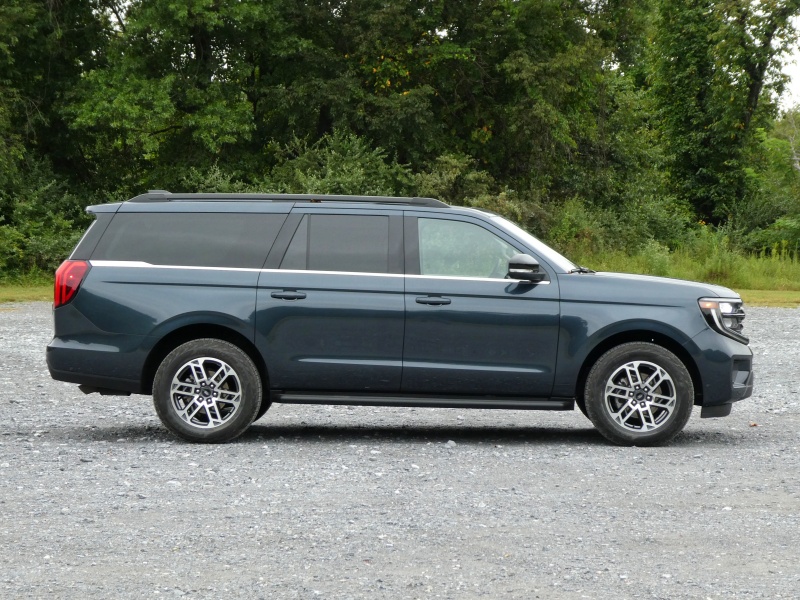 2025 Ford Expedition Max Active ・  Photo by Brady Holt