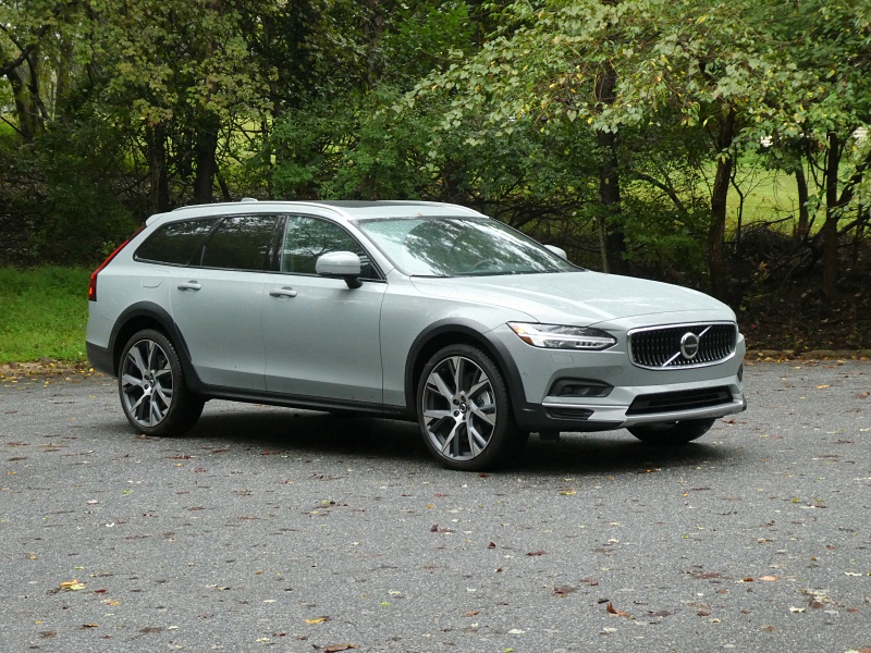 2025 Volvo V90 Cross Country ・  Photo by Brady Holt