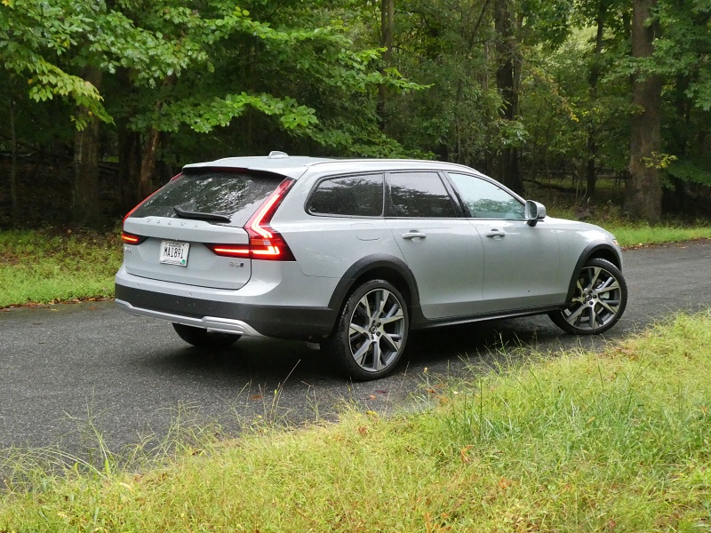 2025 Volvo V90 Cross Country ・  Photo by Brady Holt