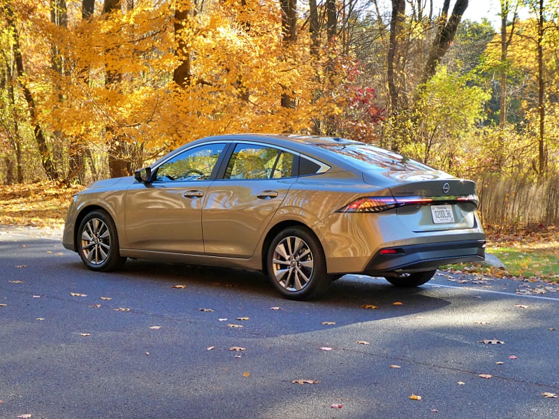 2026 Nissan Sentra SL ・  Photo by Brady Holt