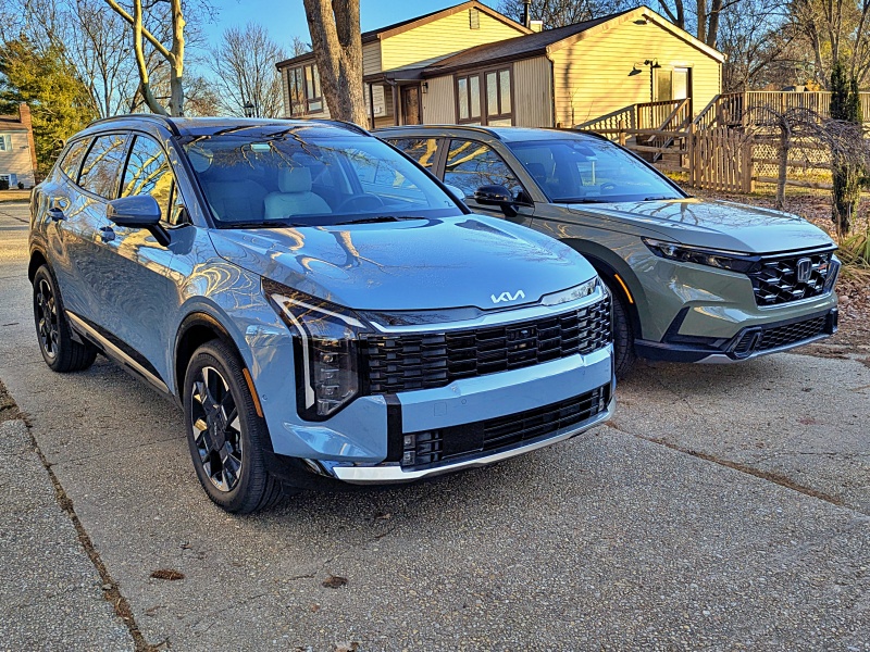2026 Kia Sportage and 2026 Honda CR-V ・  Photo by Brady Holt