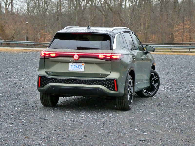 2026 Volkswagen Tiguan SEL R-Line Turbo ・  Photo by Brady Holt